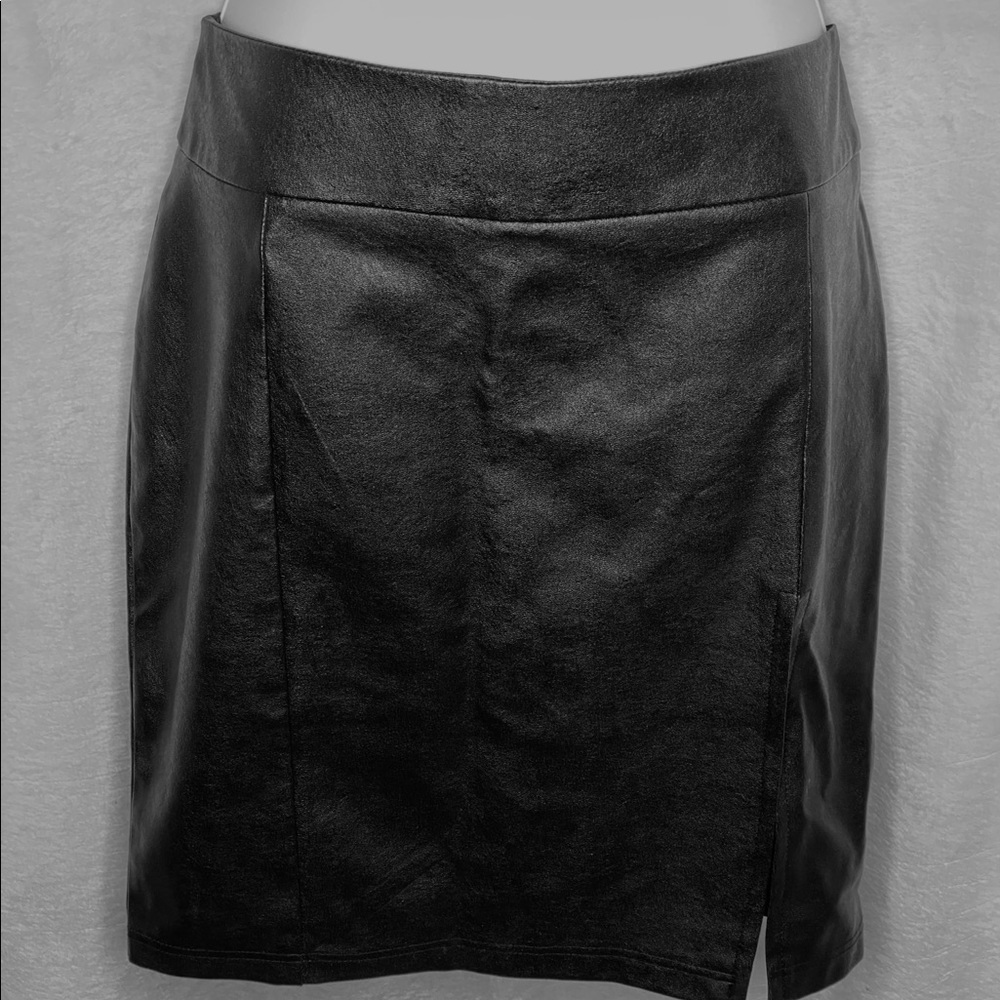 Fake leather high waisted pencil skirt